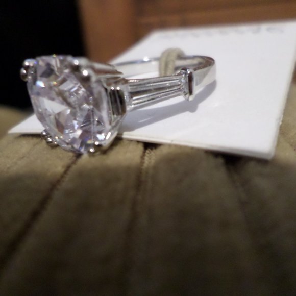 Michela Currone Large Cubic Zirconia Ring Sz 8 NWT - Picture 3 of 5